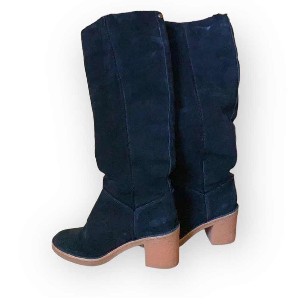 UGGS BOOTS / 6.0